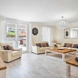 Apartment Spaces: Mediterranean Beachfront With Spacious Terrace, Sitges