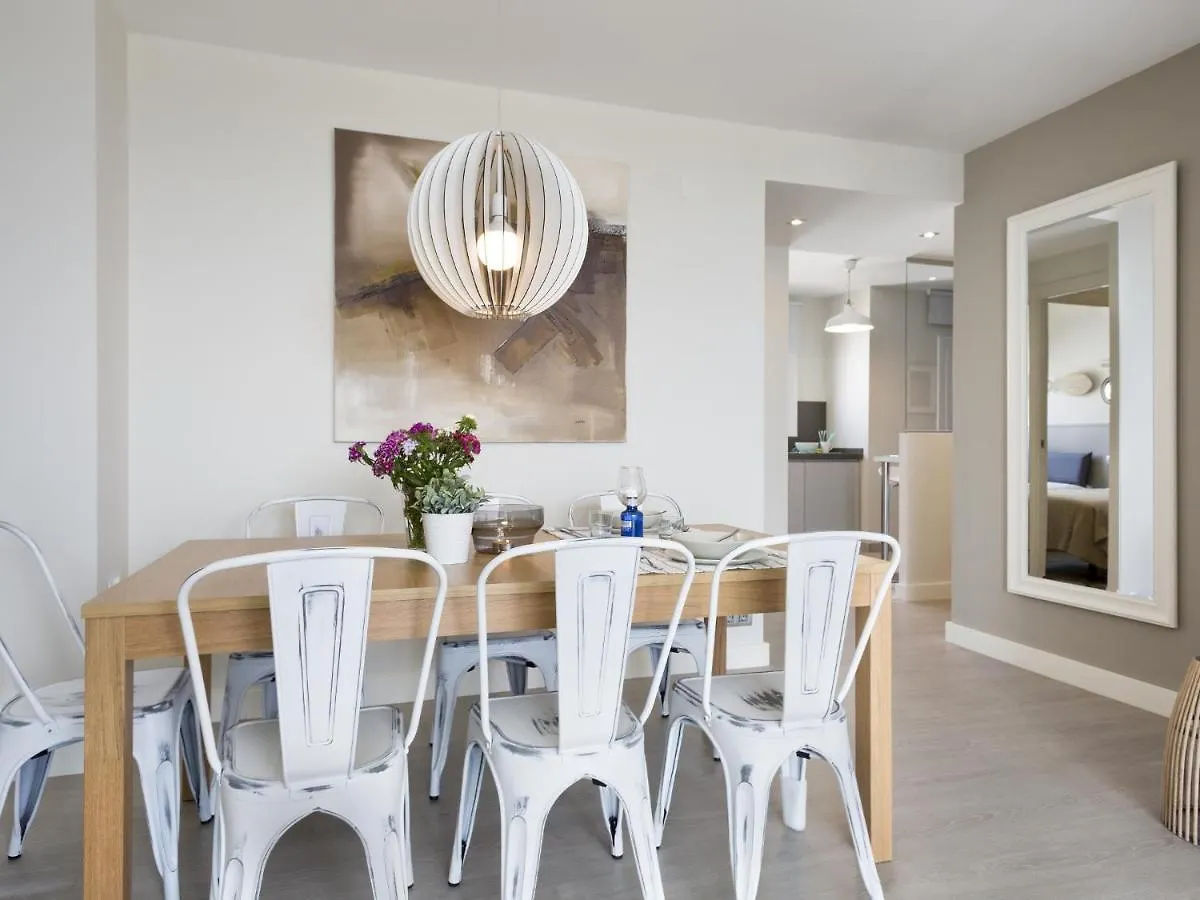 Sitges Spaces Oasis Penthouse 3 Bedroom, 2 Bathroom, Terrace, Pool, Sleeps Up To 6