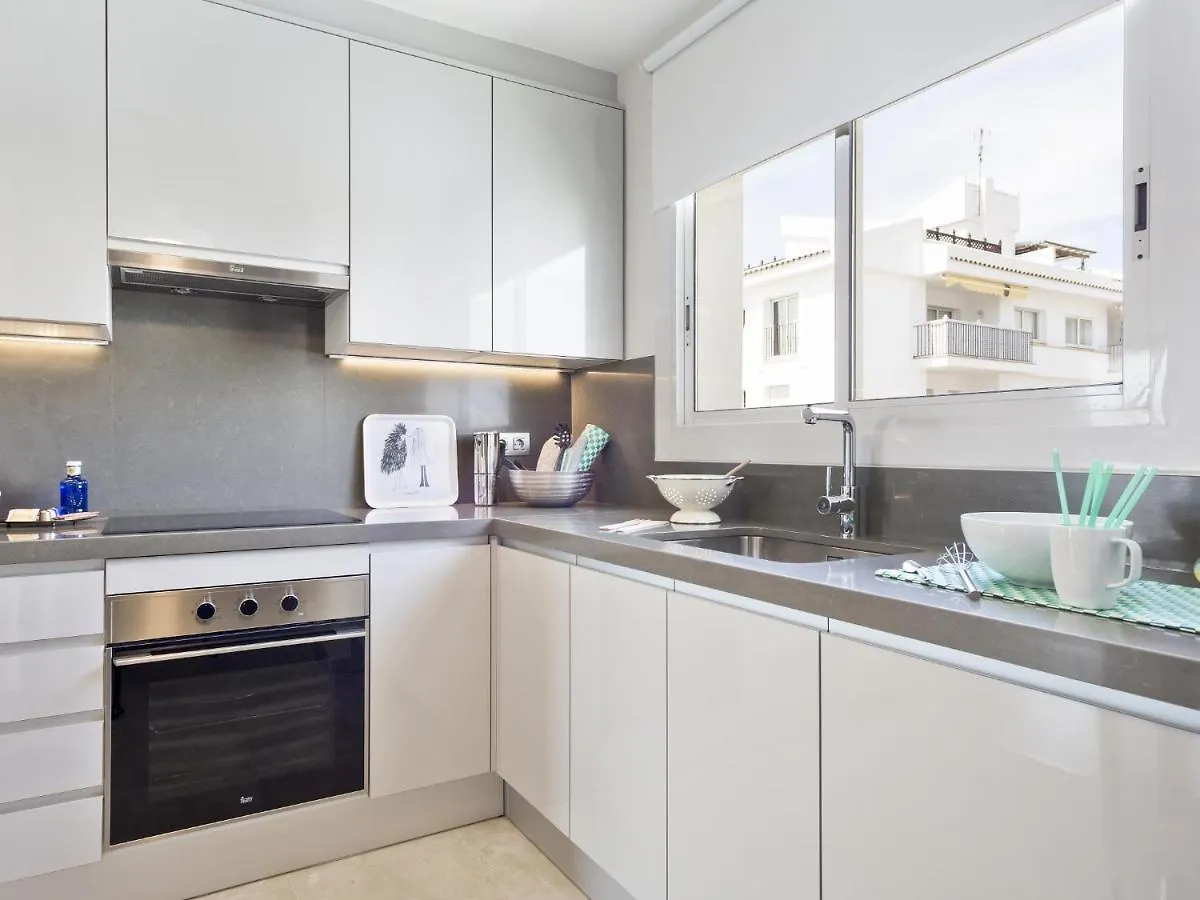 Sitges Spaces Oasis Penthouse 3 Bedroom, 2 Bathroom, Terrace, Pool, Sleeps Up To 6